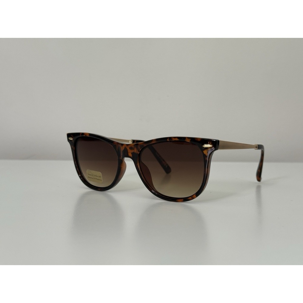 House of Harlow Brown Tortoise Square Frame Sunglasses Black Beach Lightweight